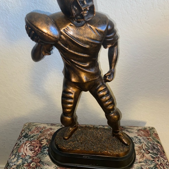 Bronze 17” Football Player Quarterback Decor Man Cave Sculpture On Textured Base - Picture 3 of 13